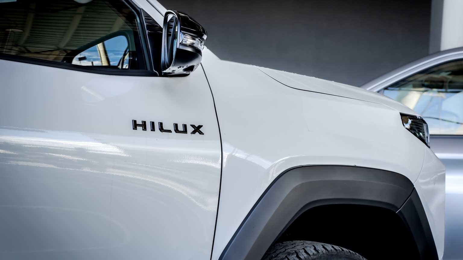 Side view of a white Toyota Hilux E 4x4